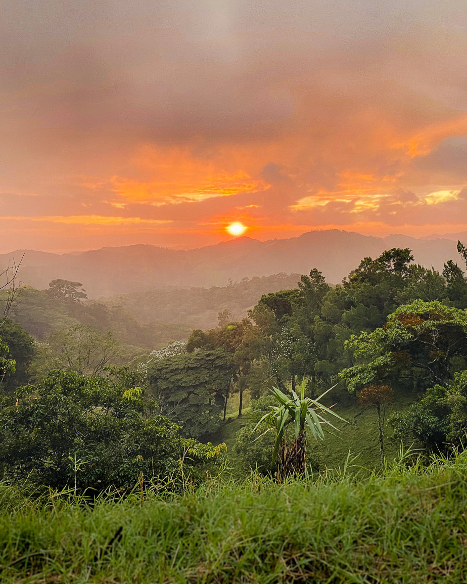 Sunset on drive to Monteverde